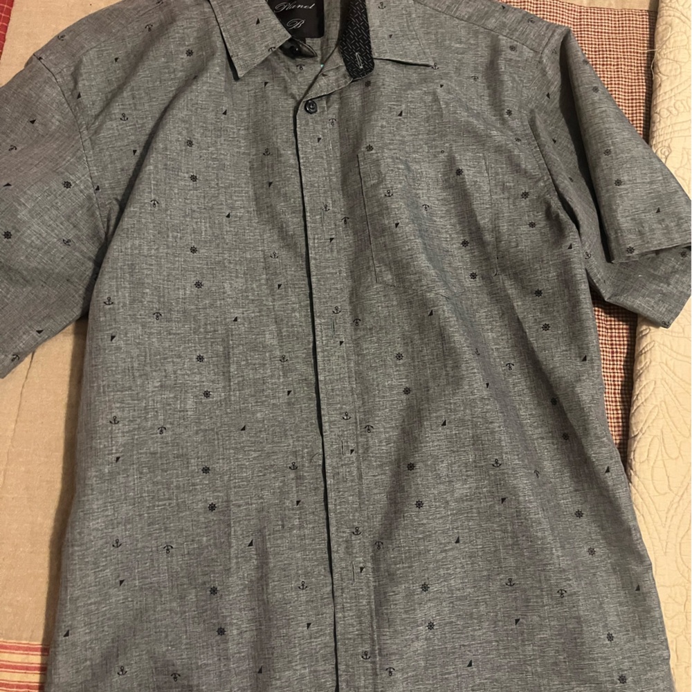 Gray Short Sleeve Button-Up Shirt